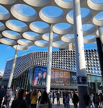 Eingang Shopping Center Hoog Catharijne bei Utrecht Centraal