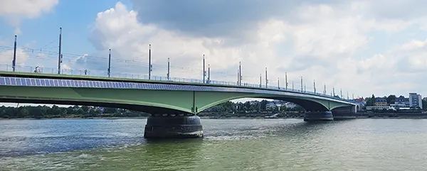 Kennedybrücke über den Rhein in Bonn