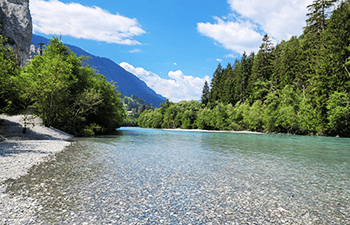Rheinschlucht in Graubünden / Rhein in der Schweiz
