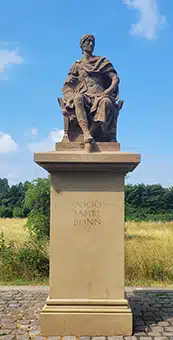 Römerdenkmal mit Julius Cäsar in Bonn Beuel