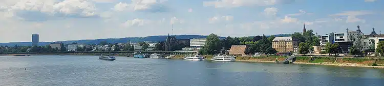 Sicht auf Bonn von der Kennedybrücke aus